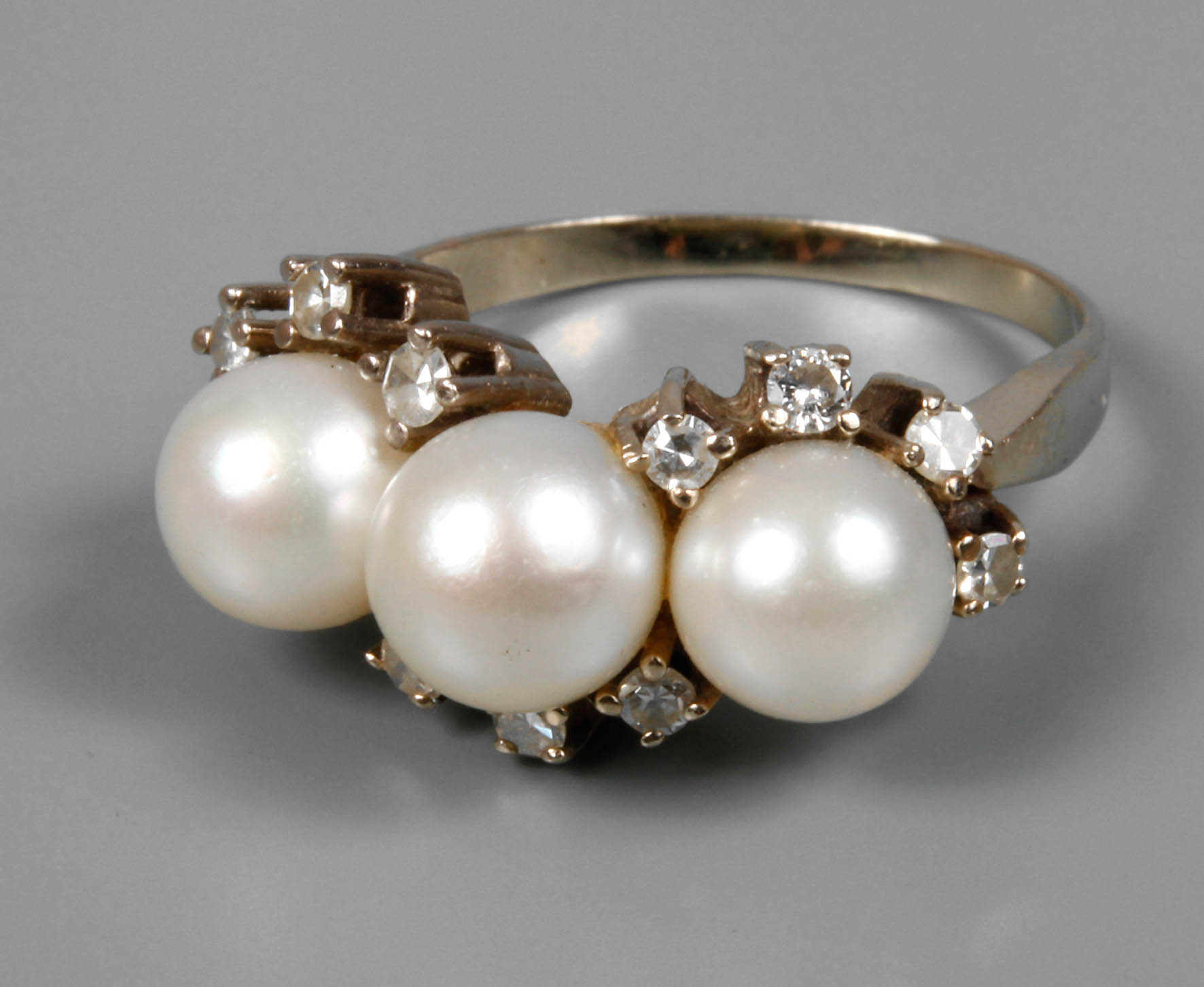 Damenring mit Perlen und Brillanten