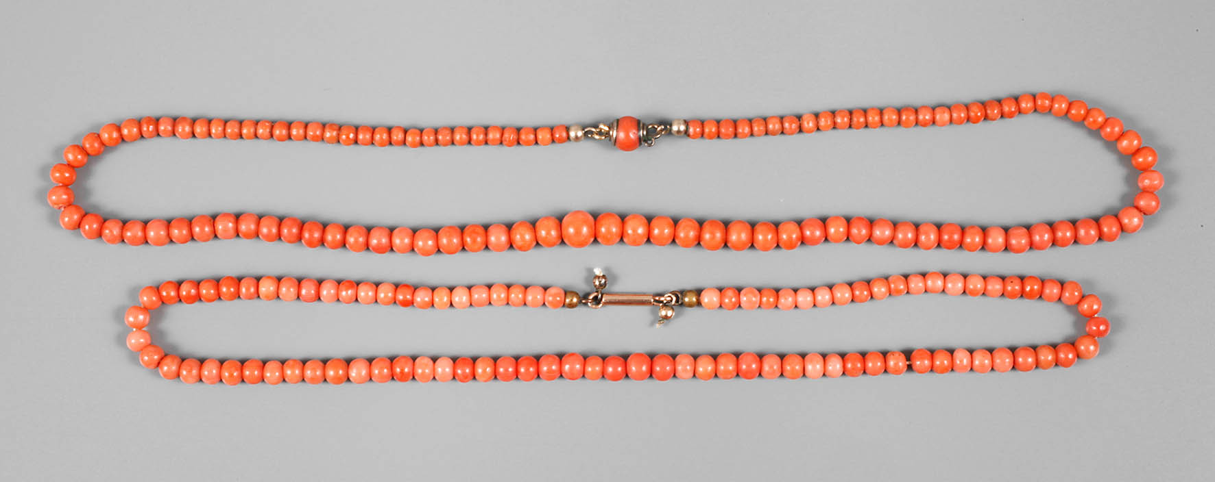 Zwei Korallenketten