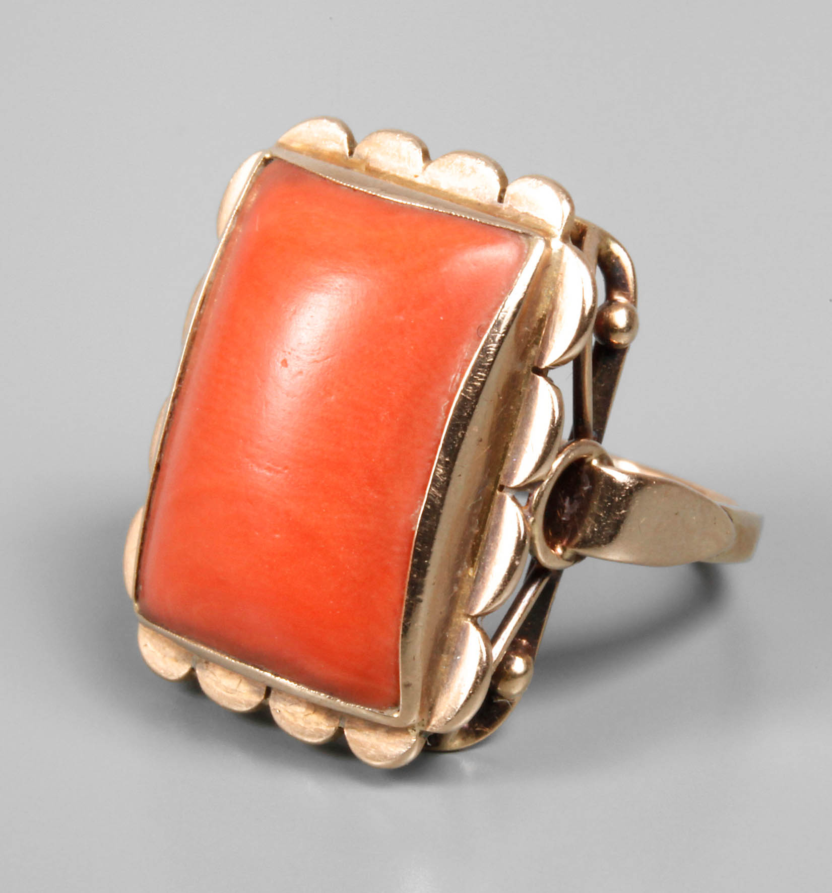 Damenring mit Koralle