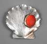 Brosche in Muschelform