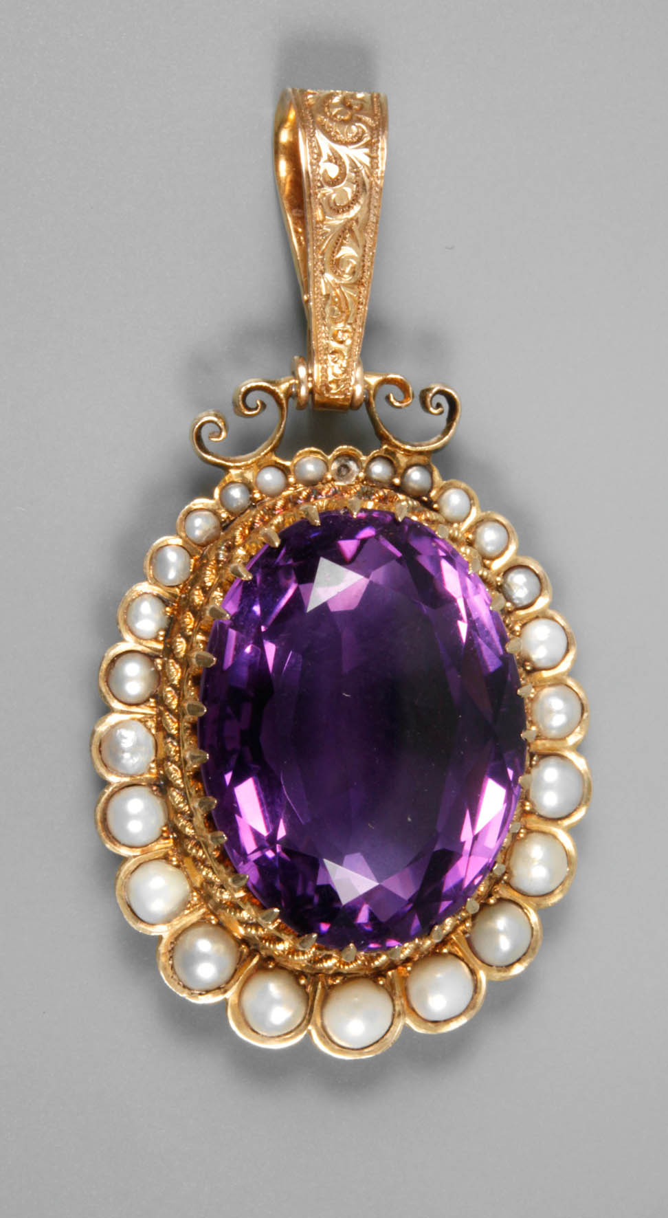 Amethystanhänger mit Perlenbesatz