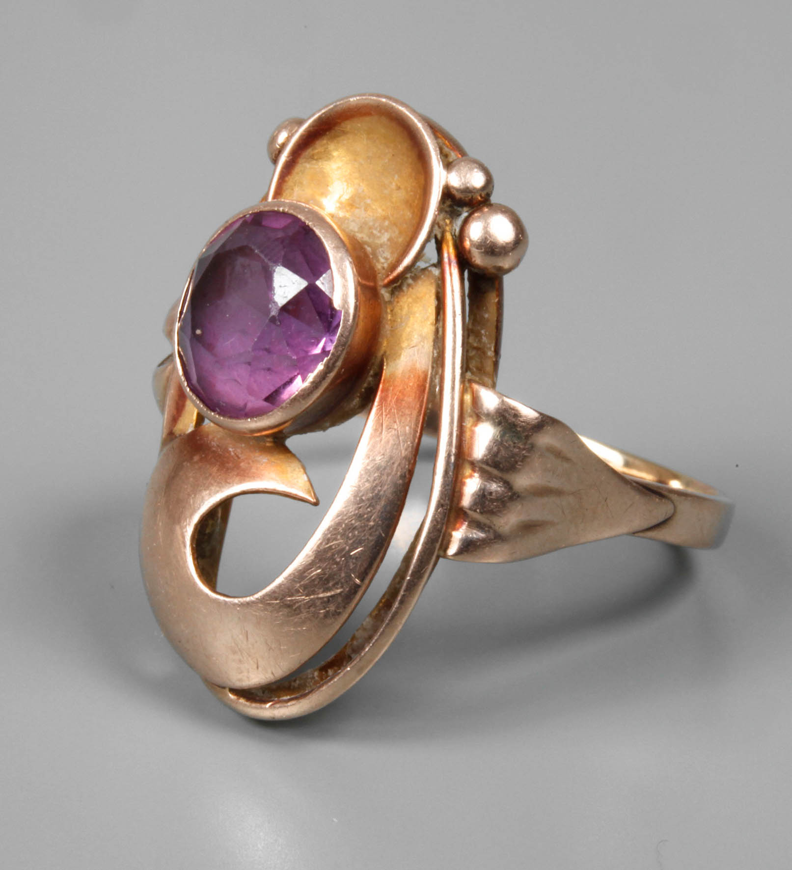 Damenring mit synthetischen Spinell