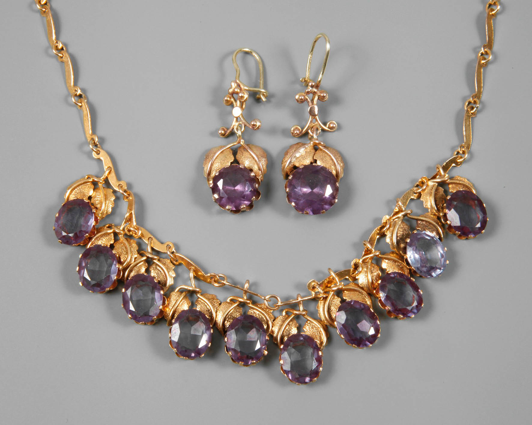 Schmuckset mit synthetischen Alexandriten