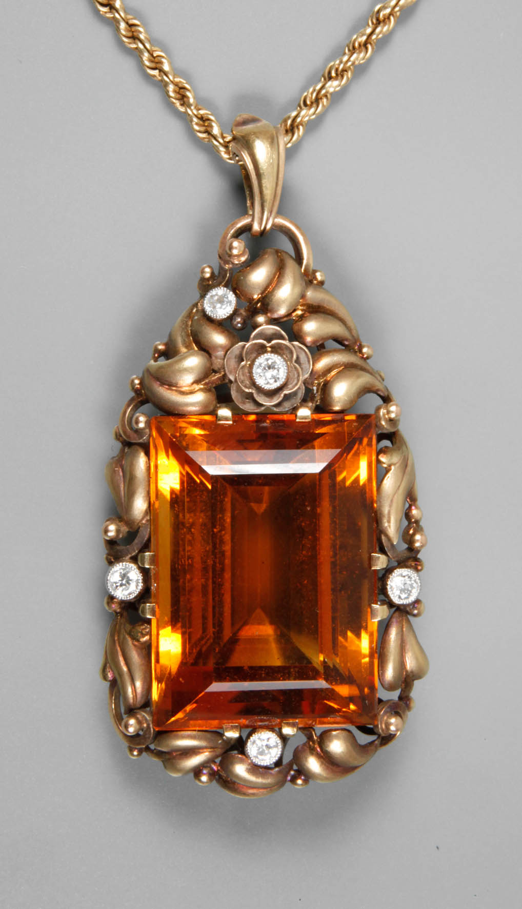 Anhänger mit Citrin und Brillanten an Kette