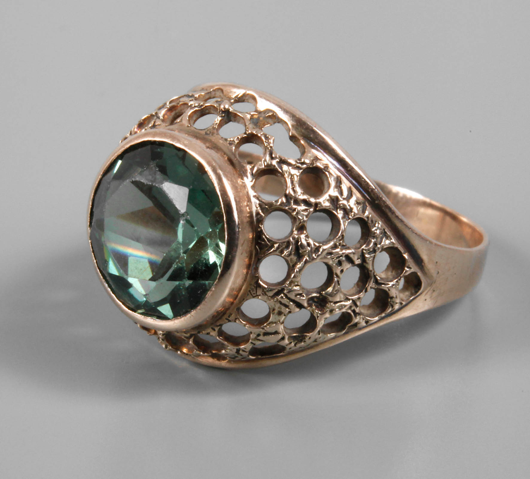 Damenring mit turmalinfarbenem synthetischen Spinell