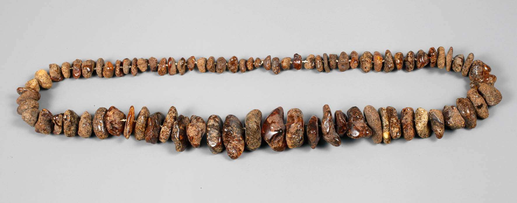 Großes Rohbernsteincollier