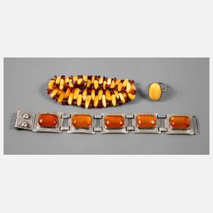 Drei Teile Bernsteinschmuck