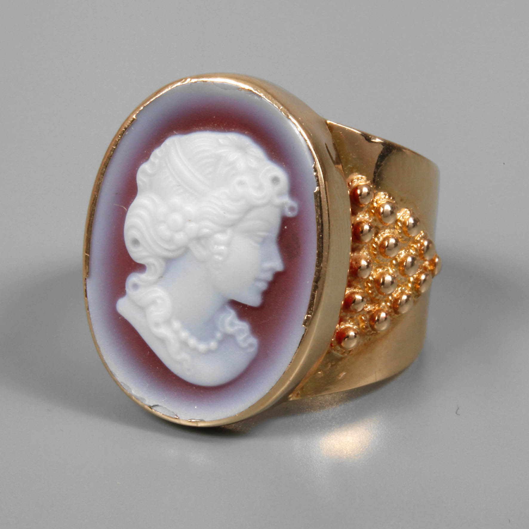 Breiter Damenring mit Achatkamee