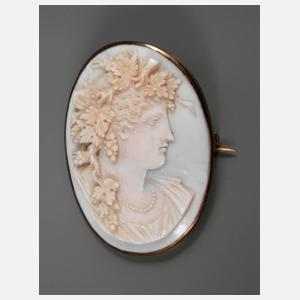 Brosche mit feiner Muschelkamee