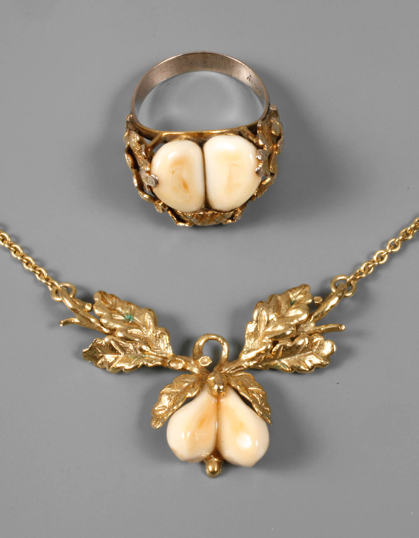 Zwei Teile Grandelschmuck