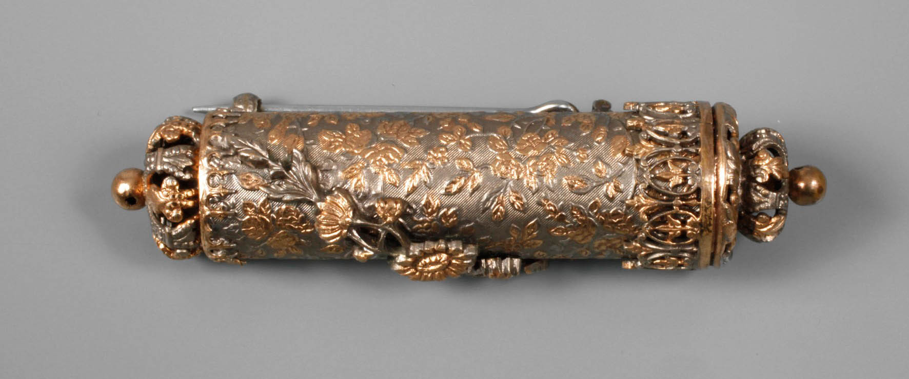 Brosche als Parfümflakon