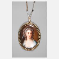 Anhänger mit Miniatur an Kette111