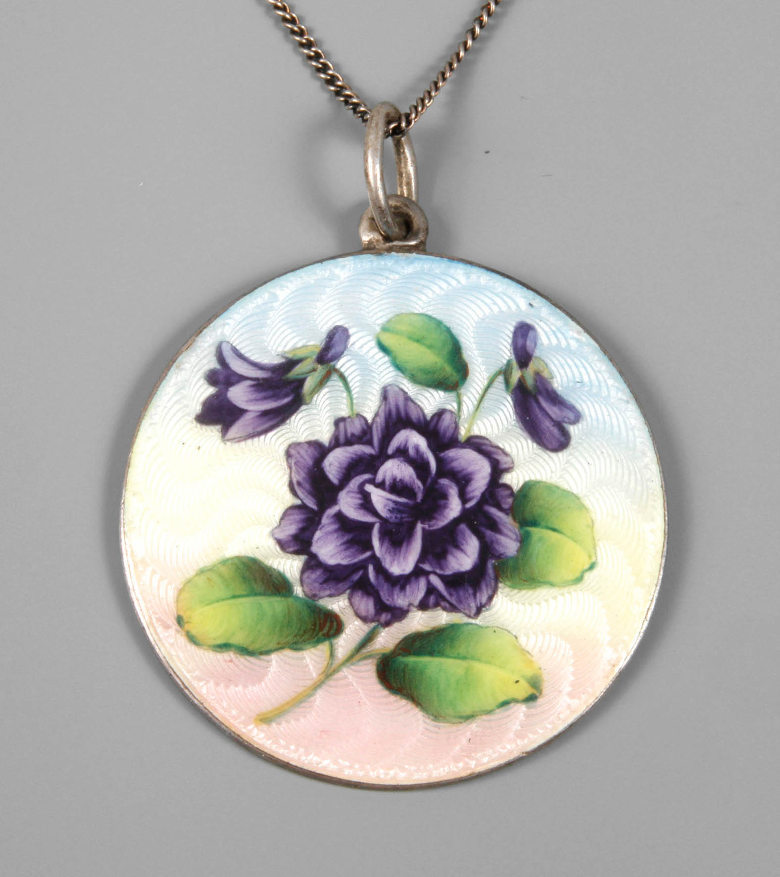 Emailanhänger an Kette