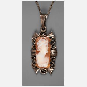 Anhänger mit Muschelkamee