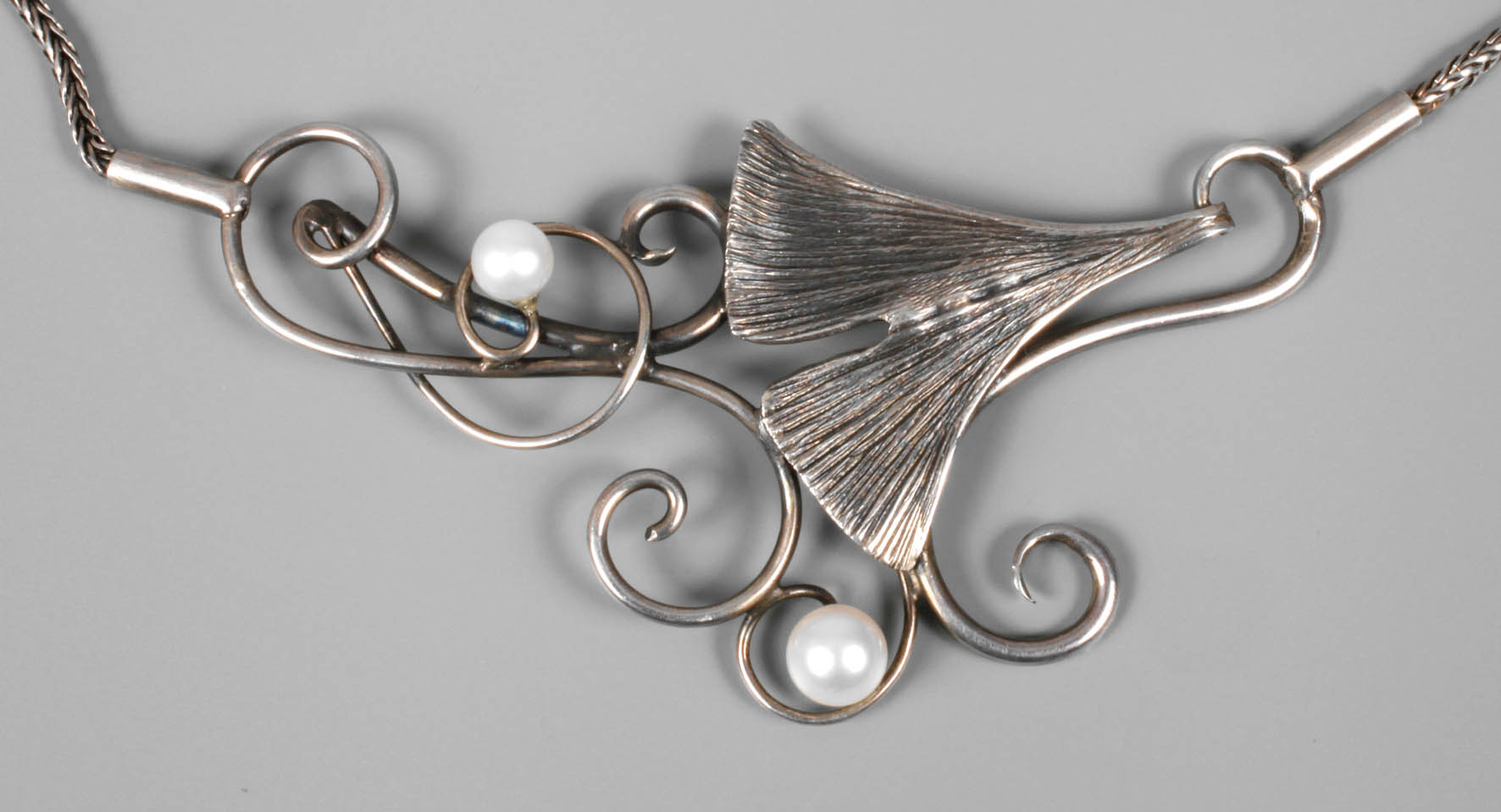 Silbercollier mit Perlen