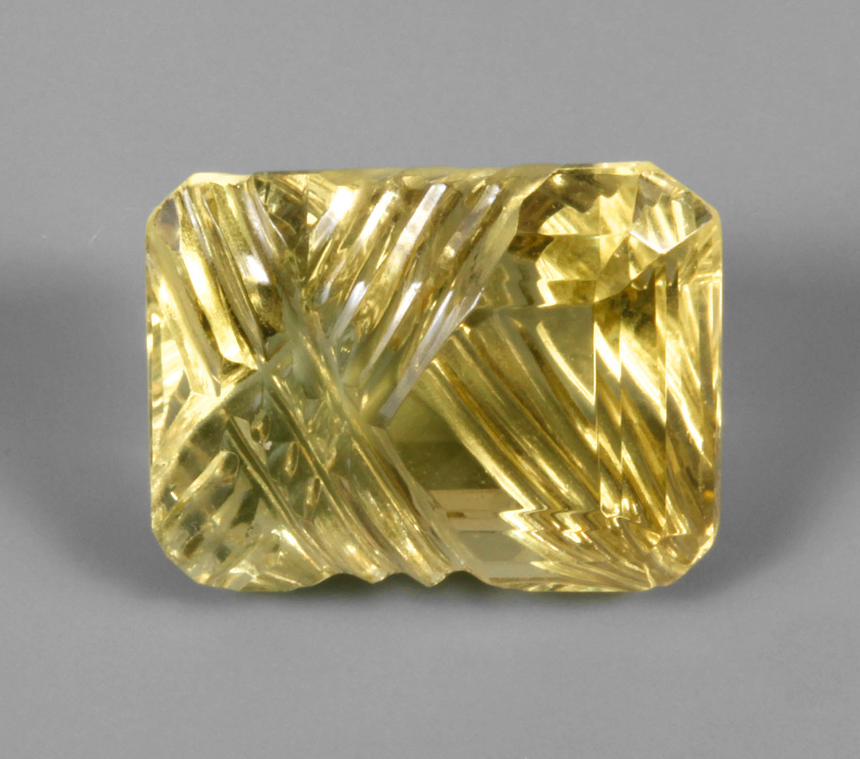 Feiner Beryll im Fantasieschliff