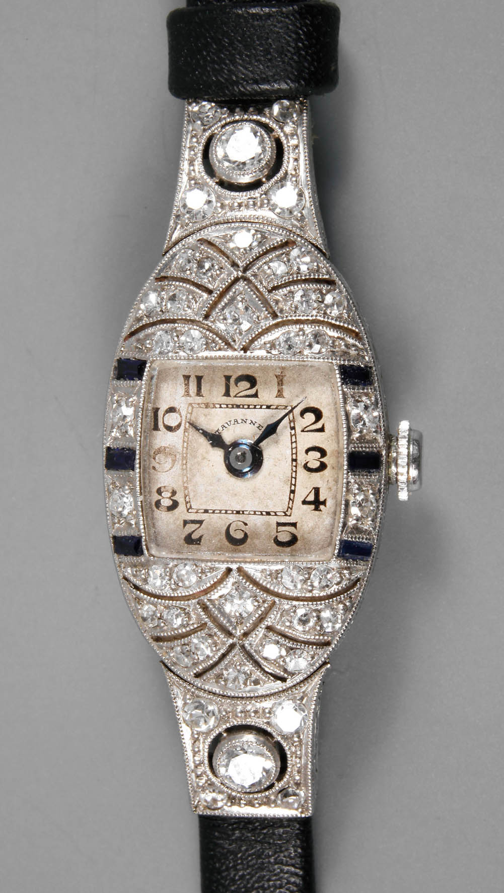 Damenarmbanduhr Platin mit Brillanten und Saphiren