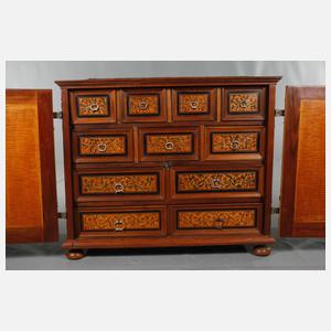 Intarsierter Kabinettschrank