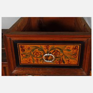 Intarsierter Kabinettschrank