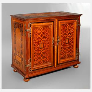 Intarsierter Kabinettschrank