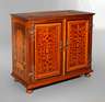 Intarsierter Kabinettschrank