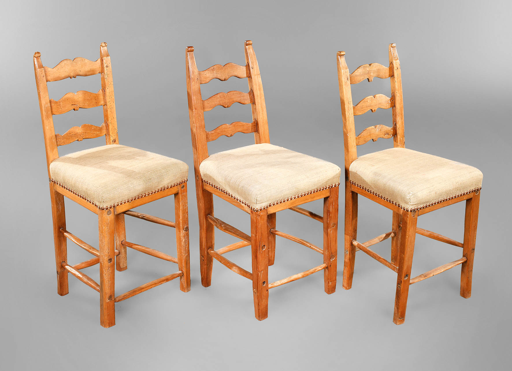 Drei alpenländische Stühle