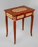 Intarsierter Beistelltisch
