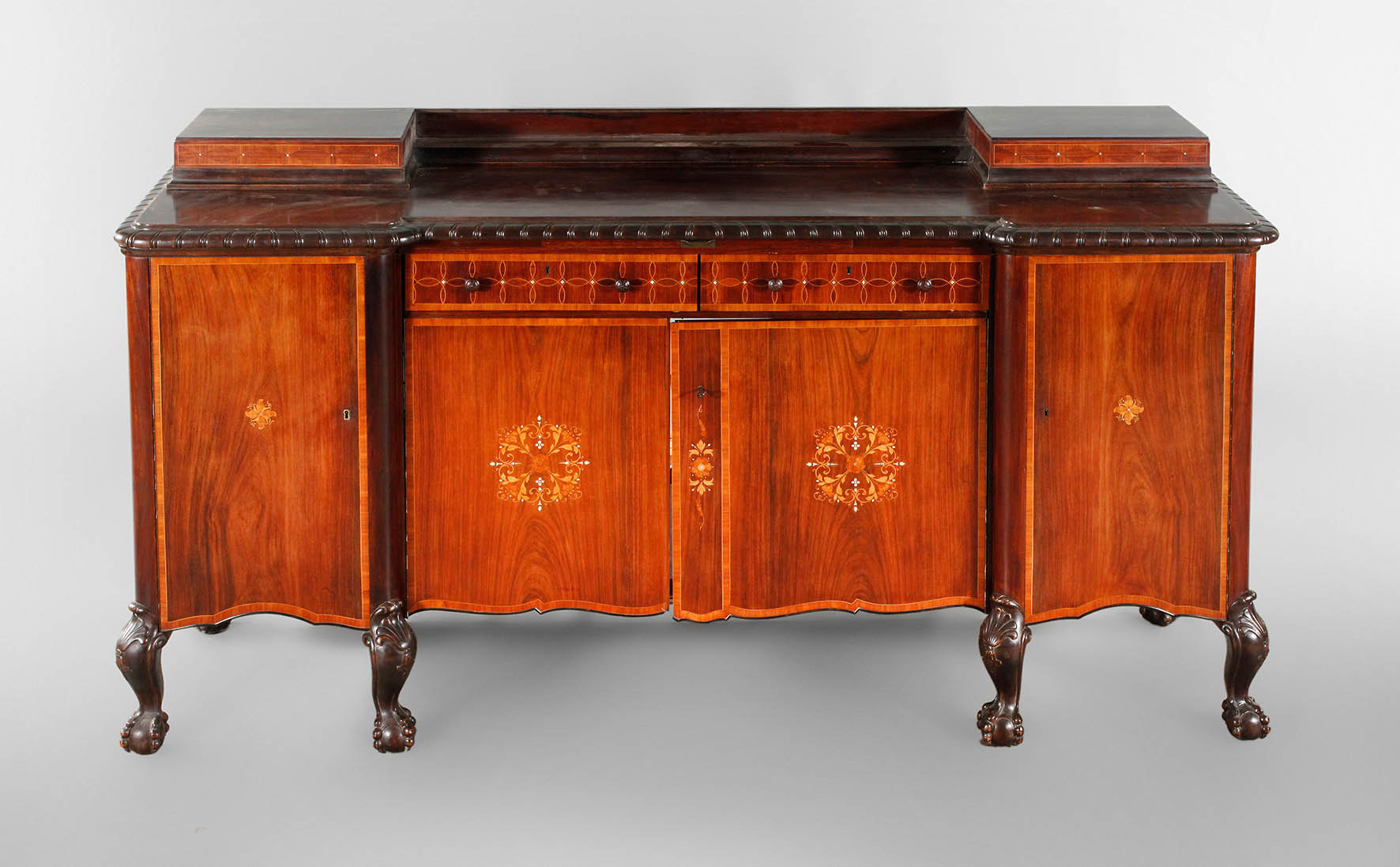 Intarsierte Anrichte