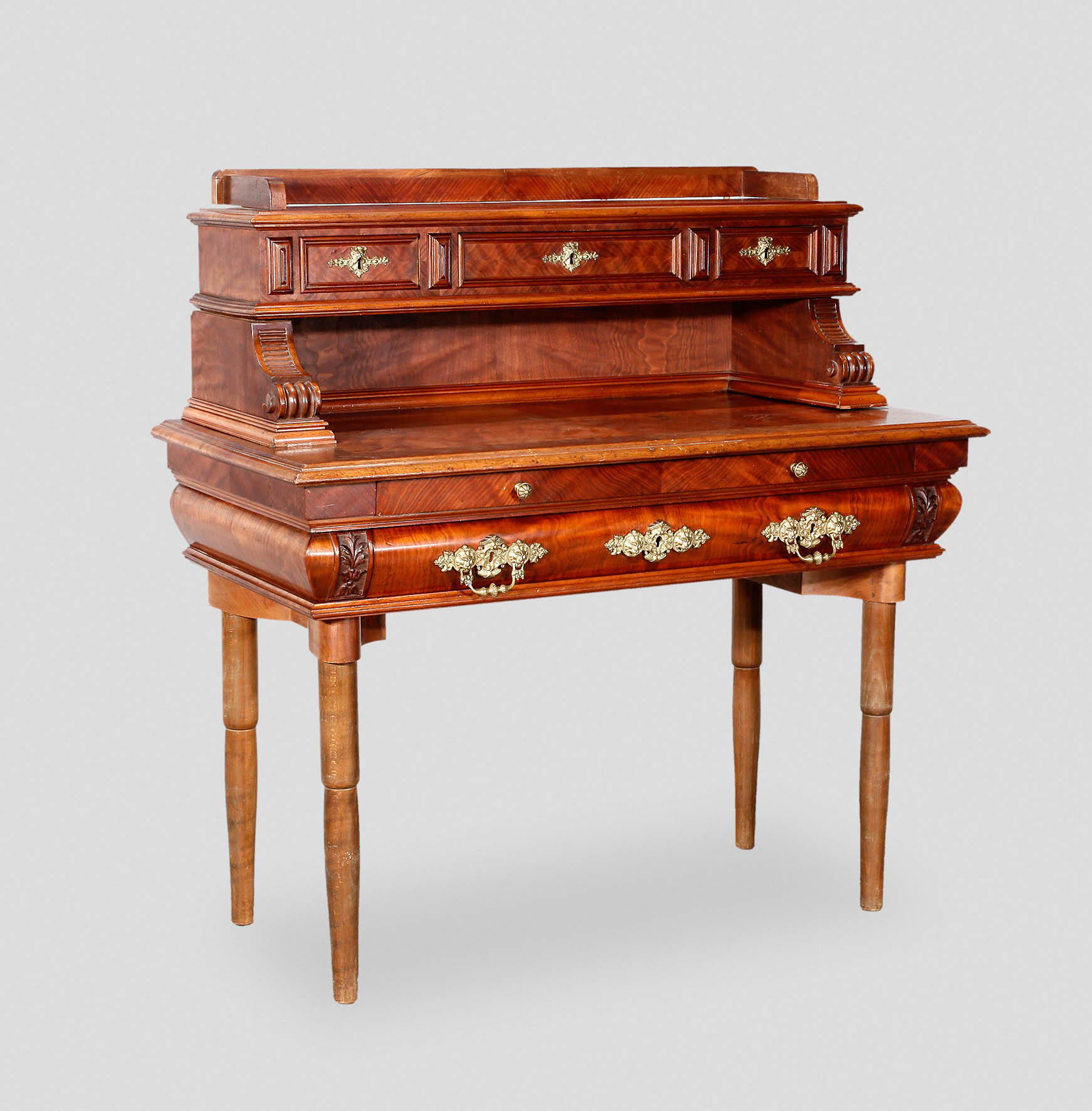 Schreibtischfragment Historismus