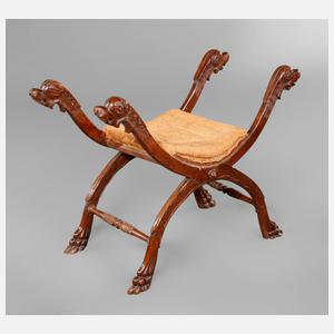 Scherenhocker mit Tatzenfüßen