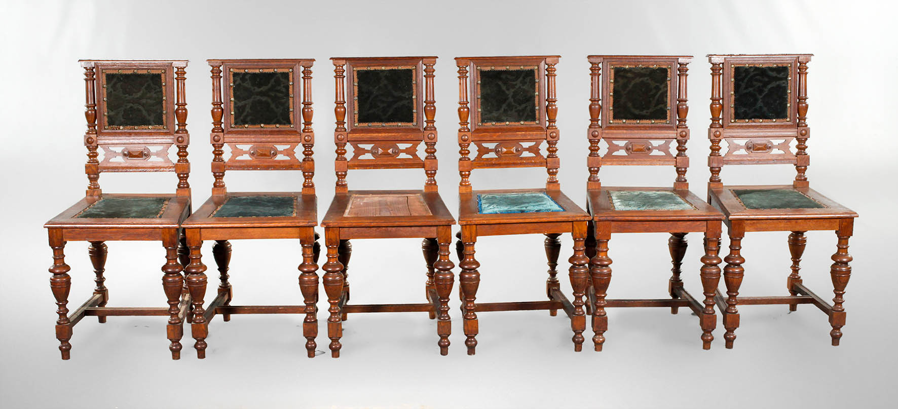 Satz von sechs Stühlen