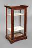 Kleine Tischvitrine