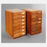 Zwei Schreibtischcontainer111