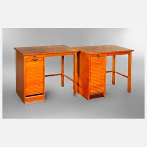 Zwei Schreibmaschinentische