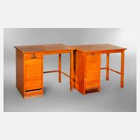 Zwei Schreibmaschinentische111