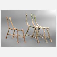 Füße einer Gartenbank111