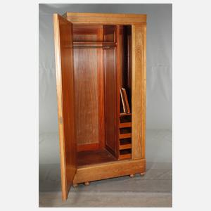 Ungewöhnlicher Kleiderschrank