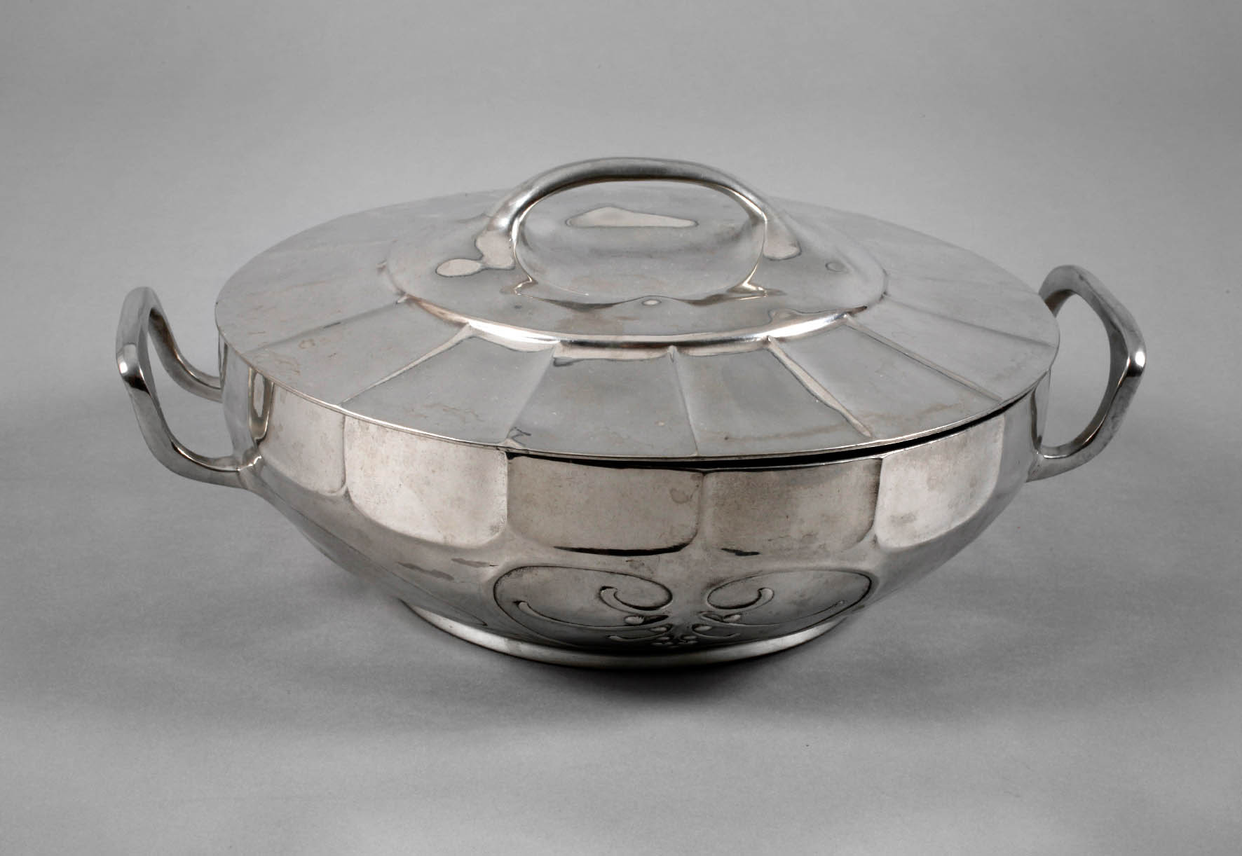 Urania Deckelterrine