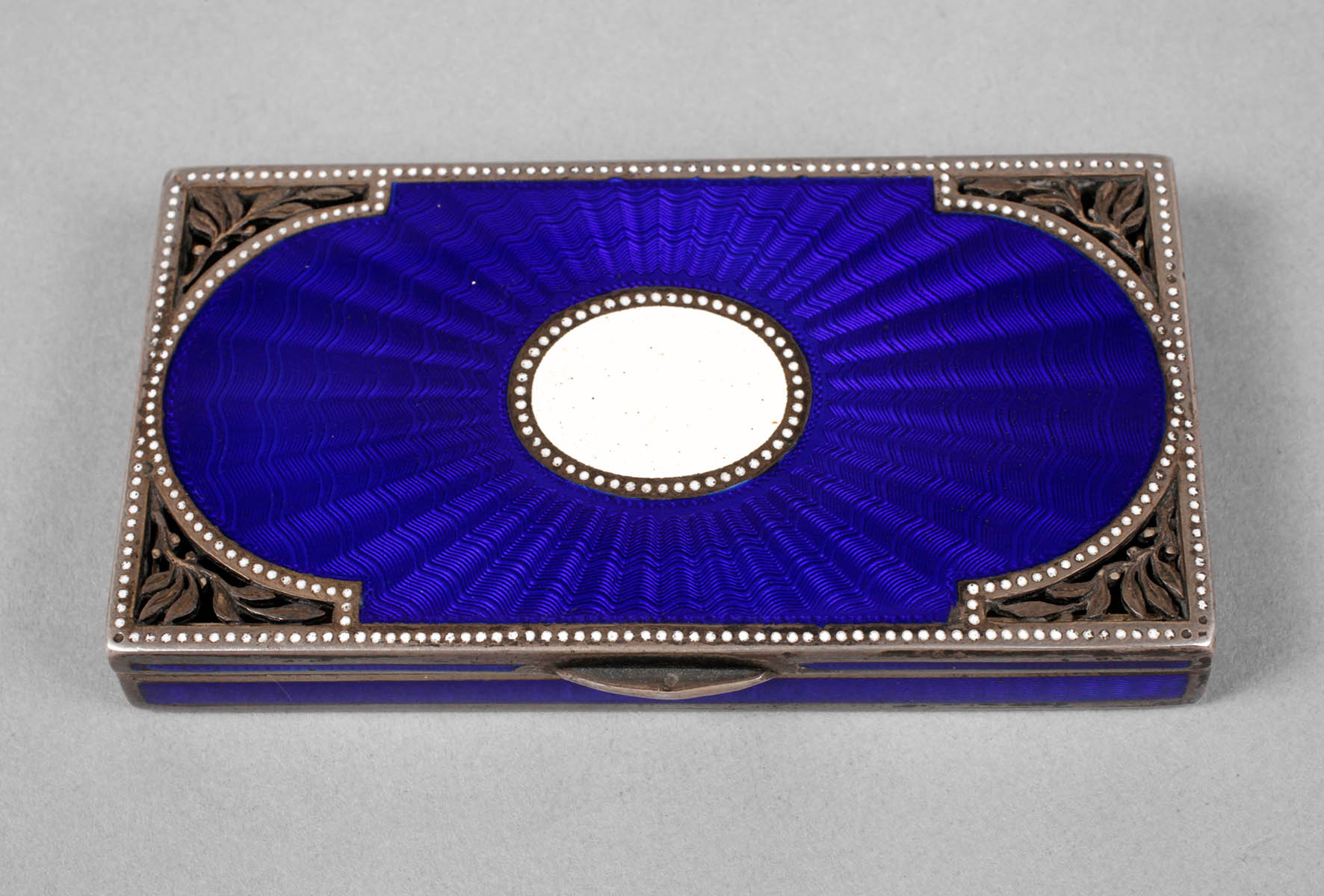 Kleines Jugendstil Emailleetui