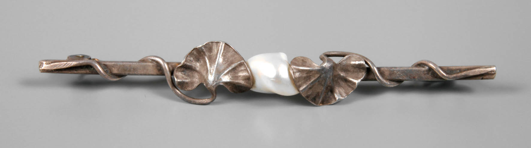 Stabbrosche mit Barockperle