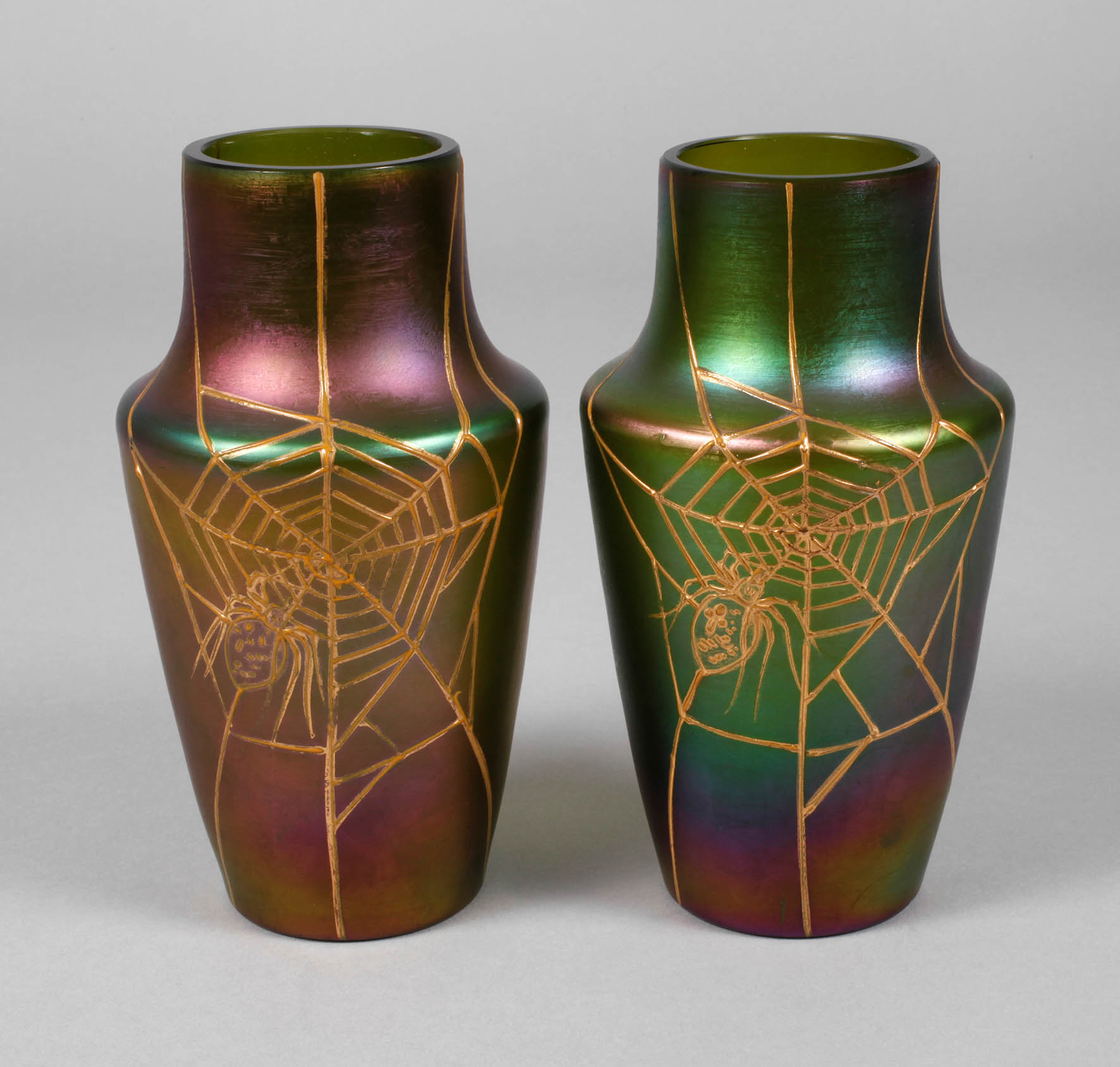 Vasenpaar Spinnendekor