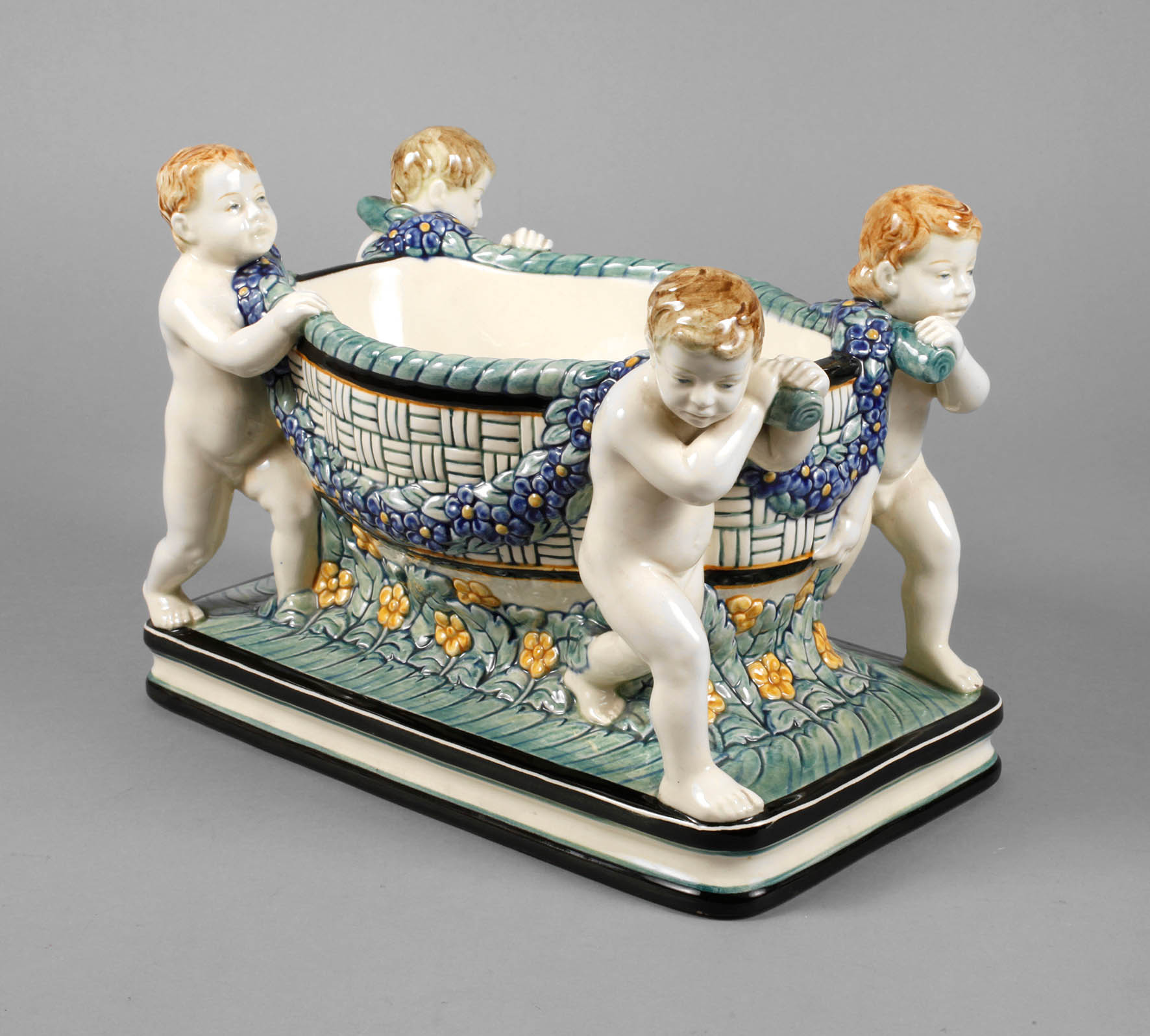 Karlsruhe Jardiniere mit vier Putten