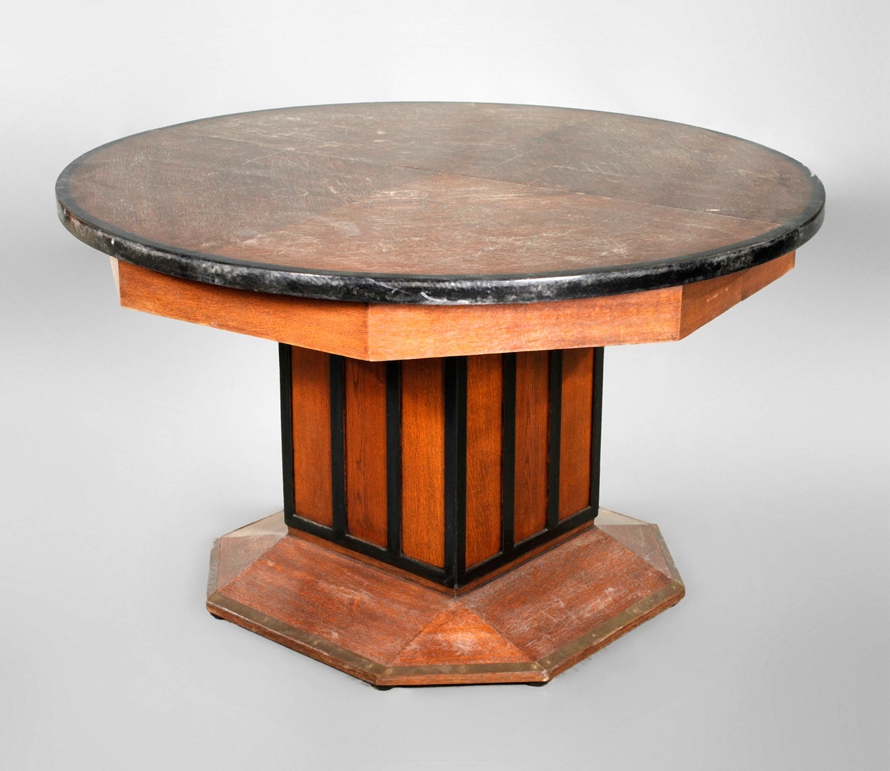 Großer Auszugstisch