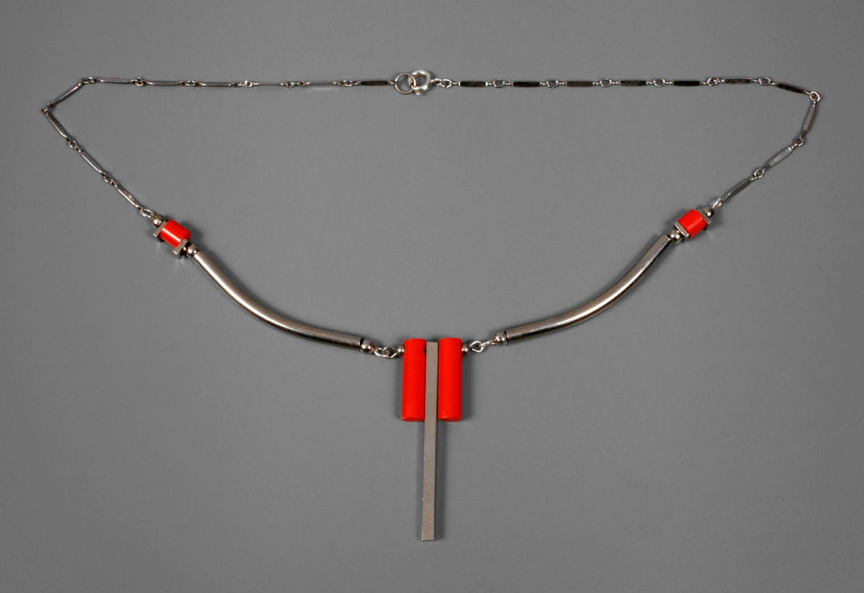 Jakob Bengel, attr., Collier Kunststoff und Metall