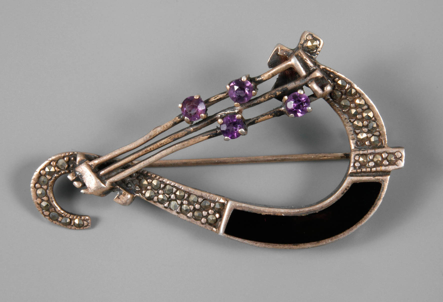 Brosche mit Markasit und Amethyst