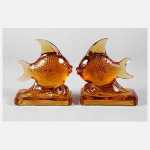 Paar Buchstützen als Fisch