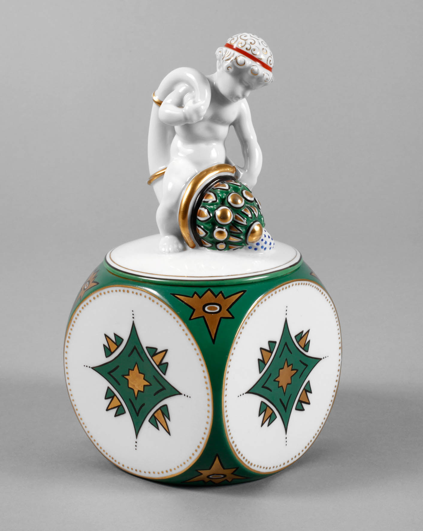 Fraureuth Deckeldose mit Putto