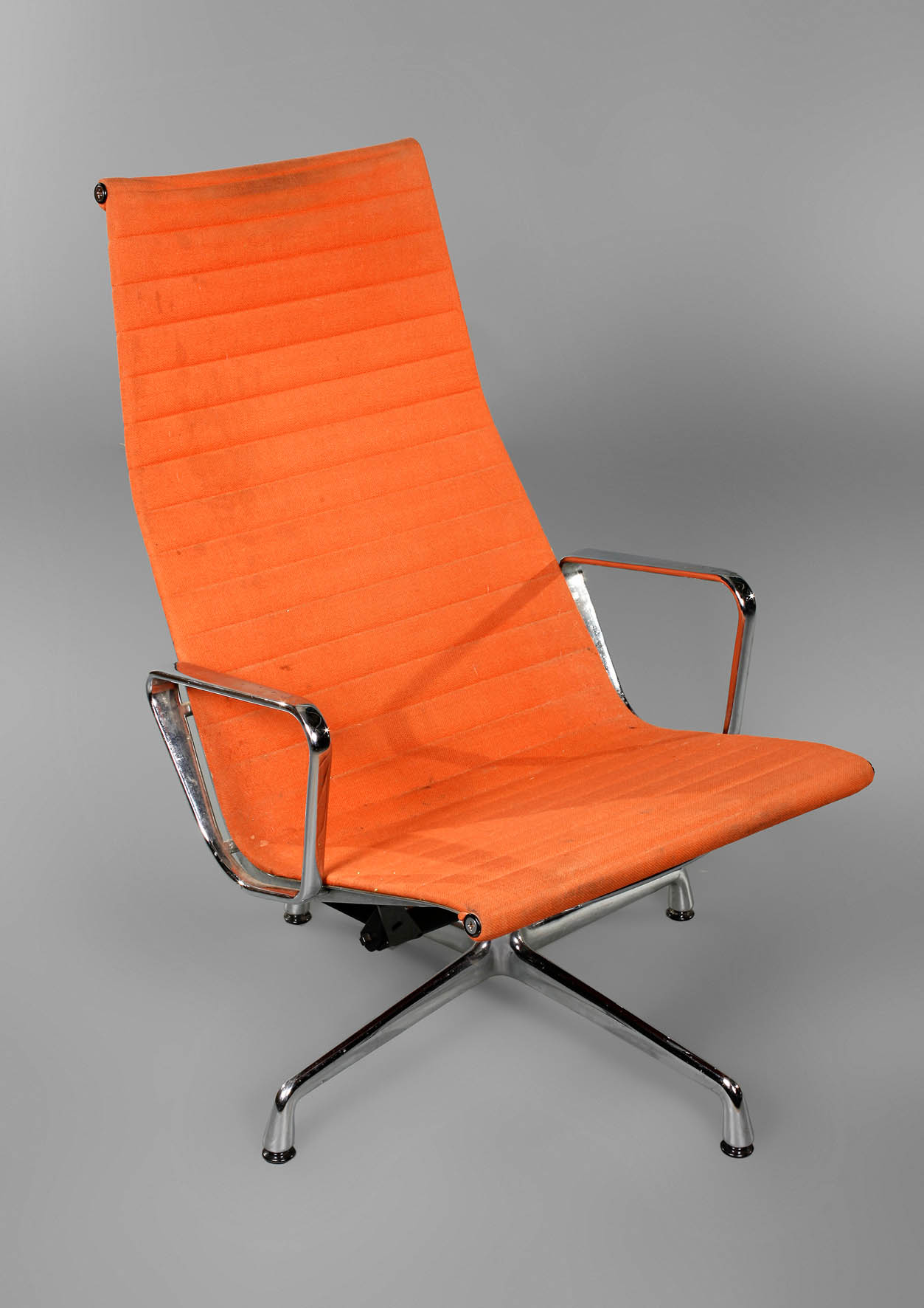 Eames lounge chair EA 124