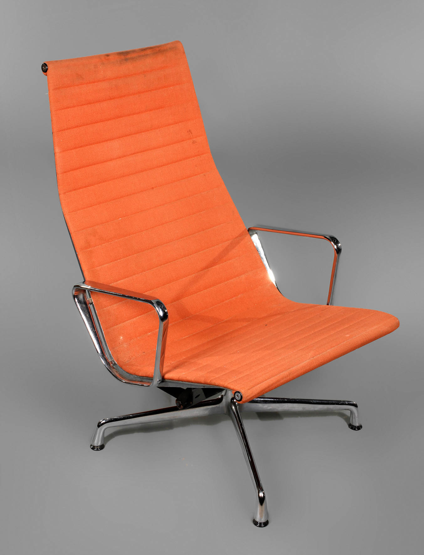 Eames lounge chair EA 124