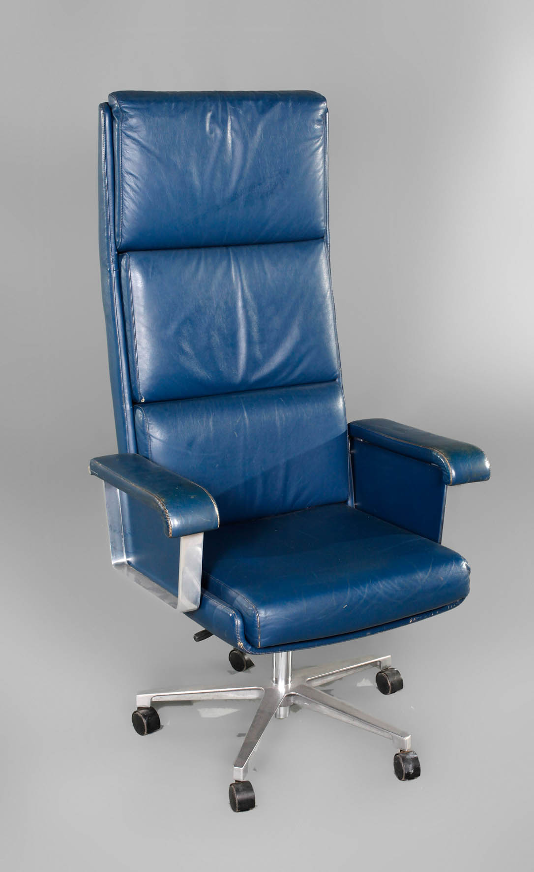 Hoher Bürodrehsessel